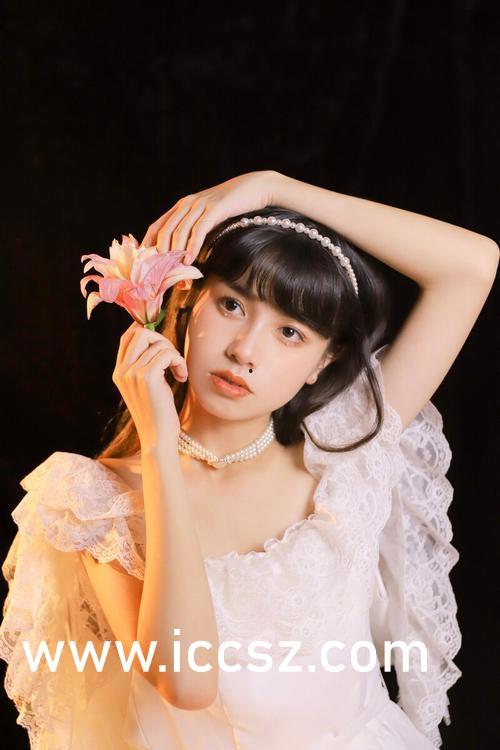 17c吃瓜网免费吃瓜黑料,免费吃瓜，黑料一网打尽！